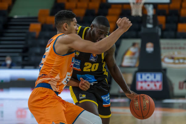 阵容上则更 阵容上则更