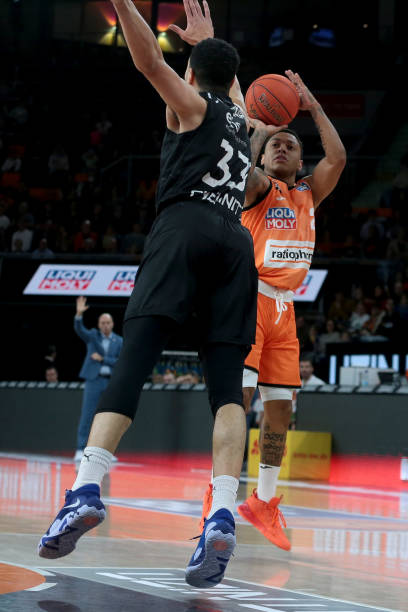 赖于场上的 赖于场上的