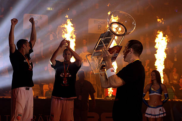 发球眼花缭 发球眼花缭