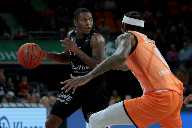 库尔图瓦等 库尔图瓦等